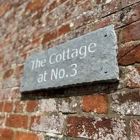 The Cottage At No. 3 West Lavington Exterior photo